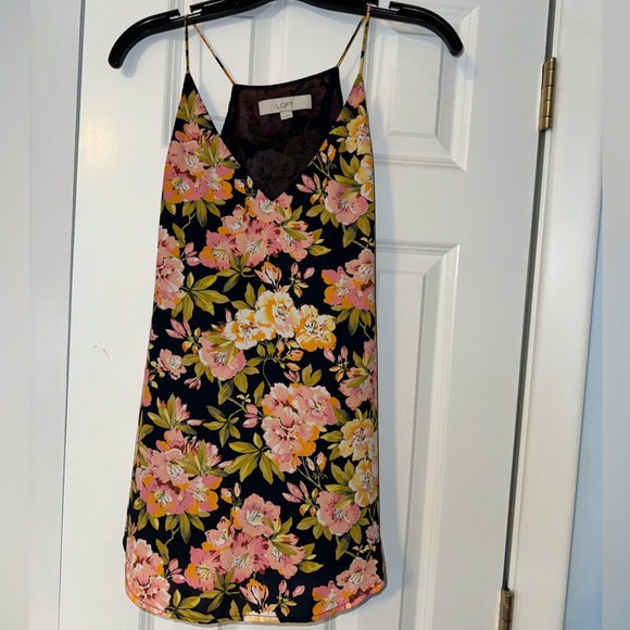 Ann Taylor LOFT Cami Top. Size Medium - Picture 1 of 1